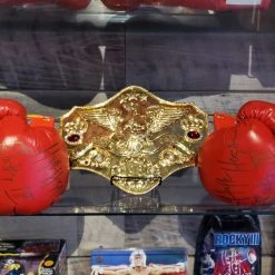 Hogan's Beach Shop Hulk Hogan Signed Tuf-Wear Boxing Glove