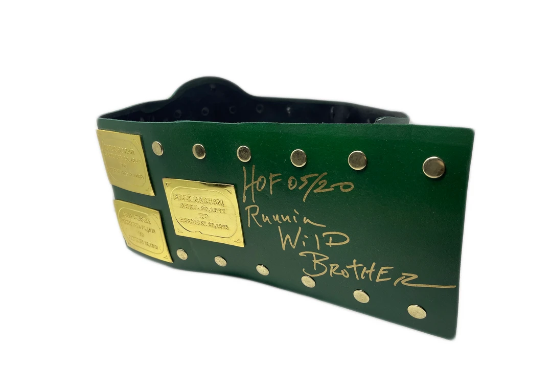 Hogan's Beach Shop AUTOGRAPHED TITLE BELTS WWF Big Green Heavyweight Champion Belt Signed 3 Hogan's Beach Shop AUTOGRAPHED TITLE BELTS WWF Big Green Heavyweight Champion Belt Signed